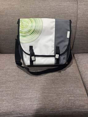 Official Microsoft Xbox 360 Messenger System Travel Bag Special Edition